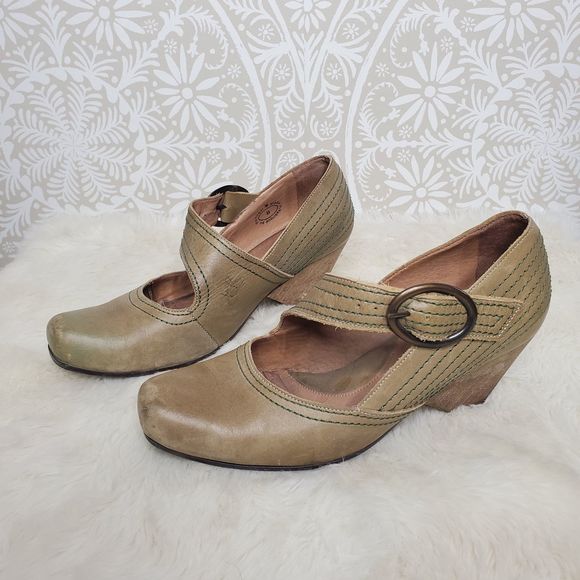 John Fluevog Shoes - John Fluevog Eureka Tan Mary Jane Heels 8